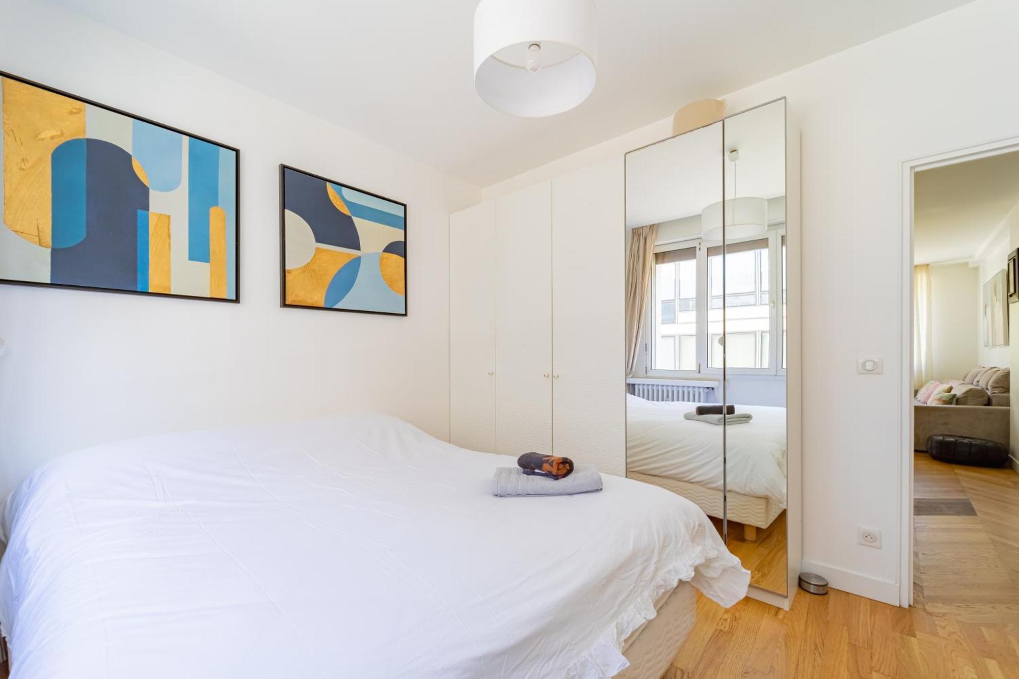 Appartement 2 Bedroom Close To Subway Station With Parking
